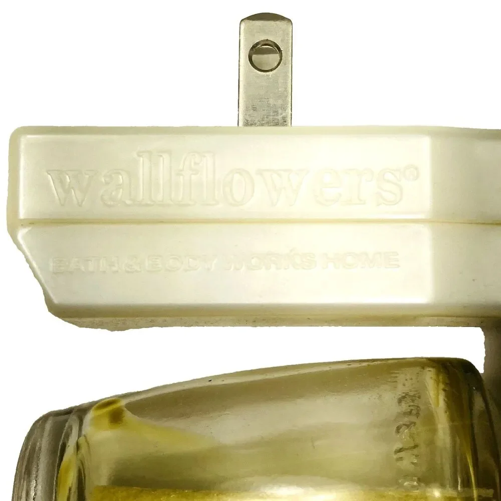 Wallflowers Plug In Red Wine Bottle Nightlight Bath & Body Works Uncork Unwind